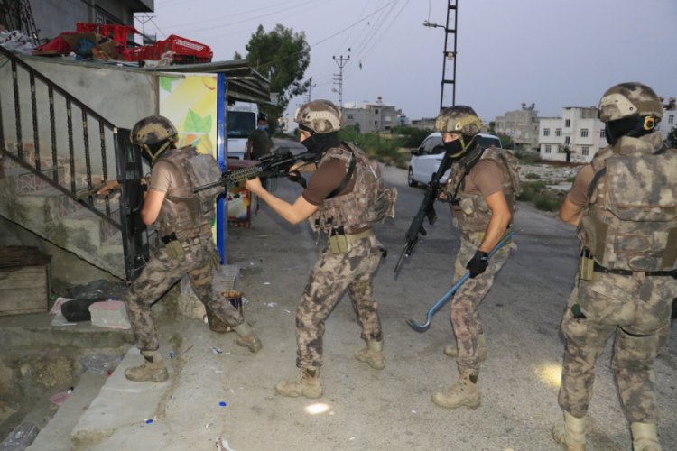 PKK/KCK'ın toplum yapılanmasına operasyon: 17 g&ouml;zaltı kararı