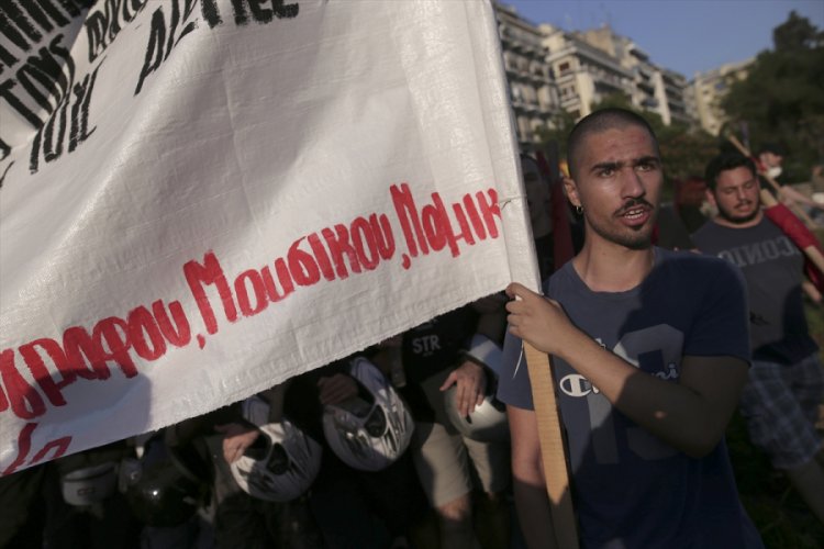 Yunanistan'da g&ouml;sterilere sınırlama geliyor