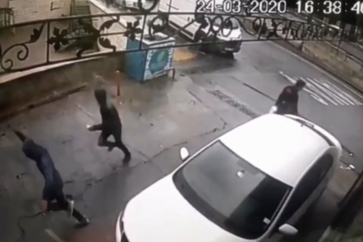 G&uuml;peg&uuml;nd&uuml;z kapka&ccedil; dehşeti kamerada