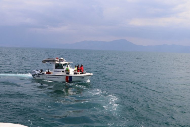Van'daki tekne faciasında &uuml;&ccedil; kişinin daha cansız bedenine ulaşıldı