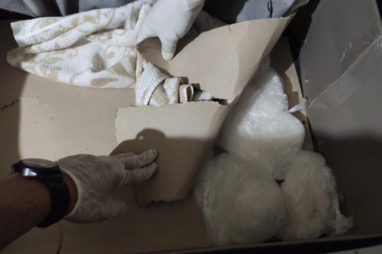 Kargo şubesinde 3 kilo metamfetamin ele ge&ccedil;irildi