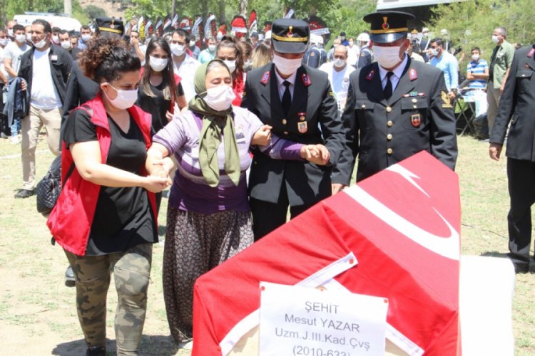 Manisa şehidini g&ouml;zyaşlarıyla uğurladı
