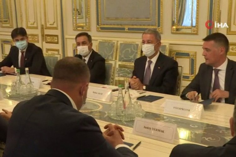 Bakan Akar, Başkan Zelenskiy ile g&ouml;r&uuml;şt&uuml;