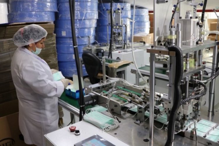 &Uuml;mraniye'de 100 milyona yakın maske &uuml;rettiler
