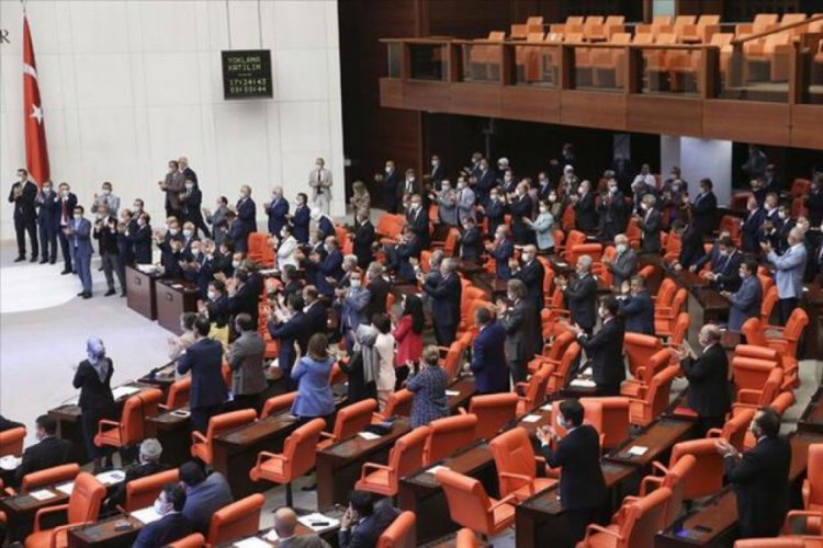 Ayasofya kararı Meclis'te ayakta alkışlandı
