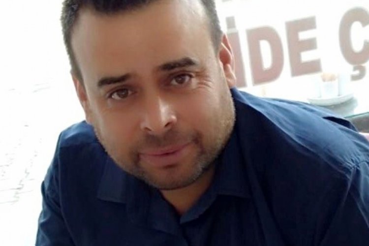 U&ccedil;uruma yuvarlanan trakt&ouml;r&uuml;n s&uuml;r&uuml;c&uuml;s&uuml; &ouml;ld&uuml;