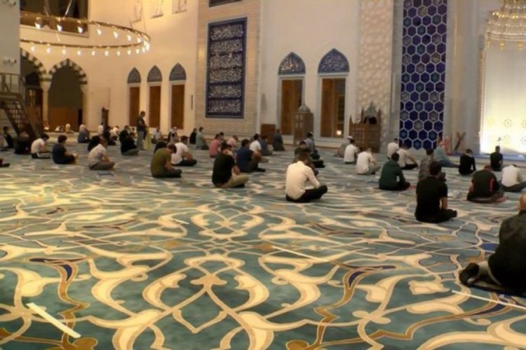 Ayasofya kararı sonrası camilerde ş&uuml;k&uuml;r duası