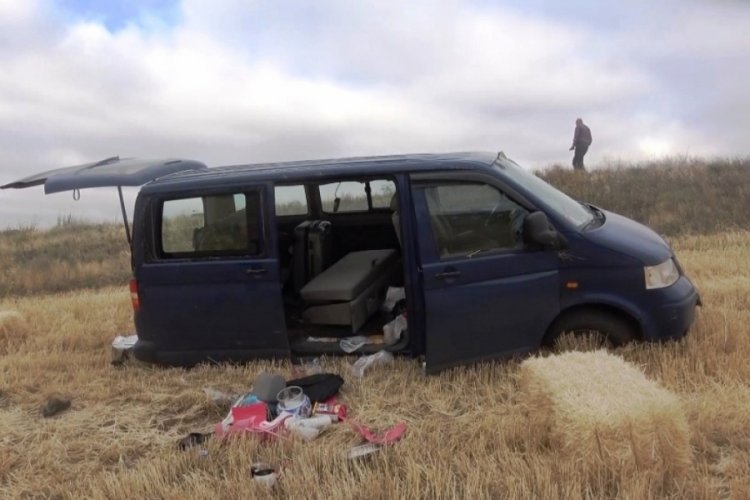 Minib&uuml;s takla attı: 4 yaralı