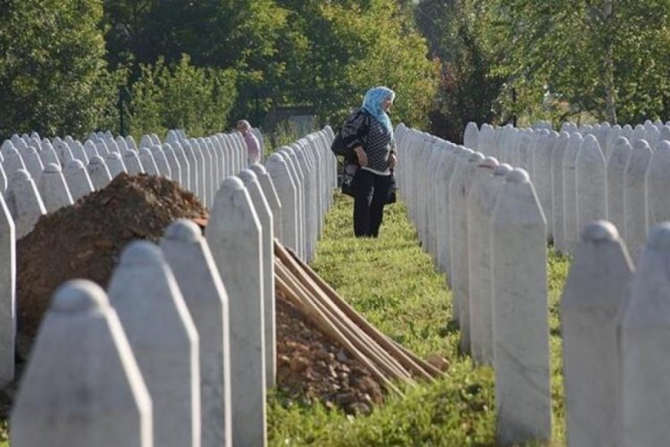 Srebrenitsa Soykırımı'nın 9 kurbanı daha toprağa verildi
