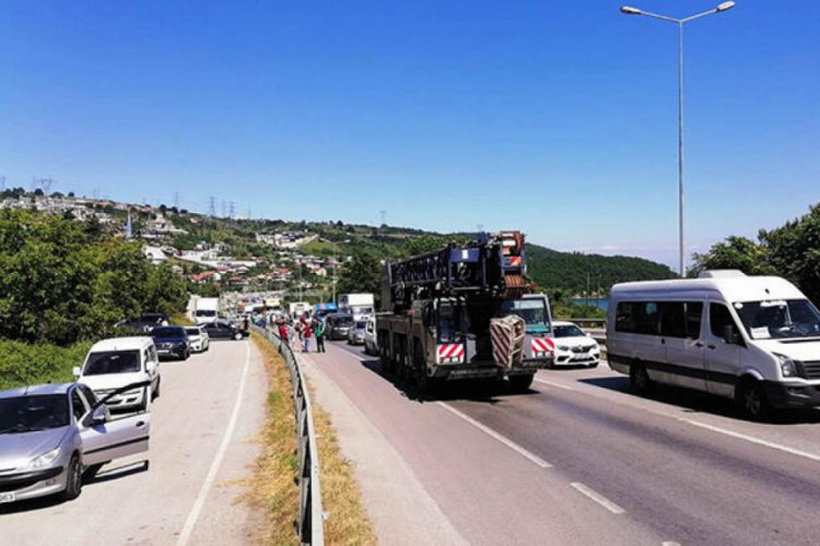 D-100 karayolu kenarında top mermisi kovanı bulundu