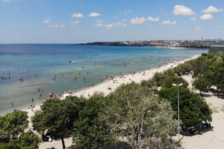 Menekşe Halk Plajı'nda endişelendiren kalabalık