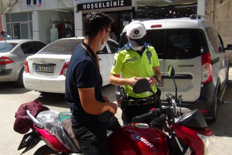 Bursa'da yeni aldığı motosikletiyle ters y&ouml;ne girince ceza yedi