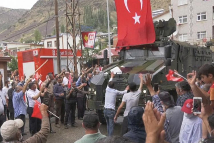 Operasyondan d&ouml;nen g&uuml;venlik g&uuml;&ccedil;lerini b&ouml;yle karşıladılar!
