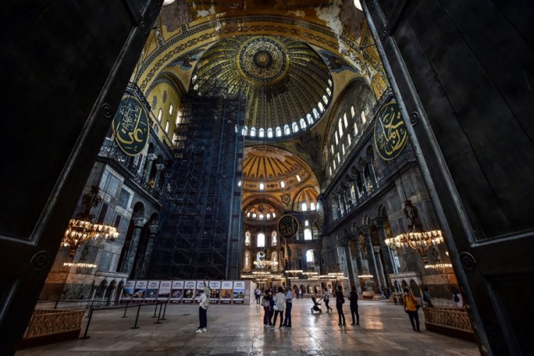 Ayasofya'da &ccedil;alışmalar başladı
