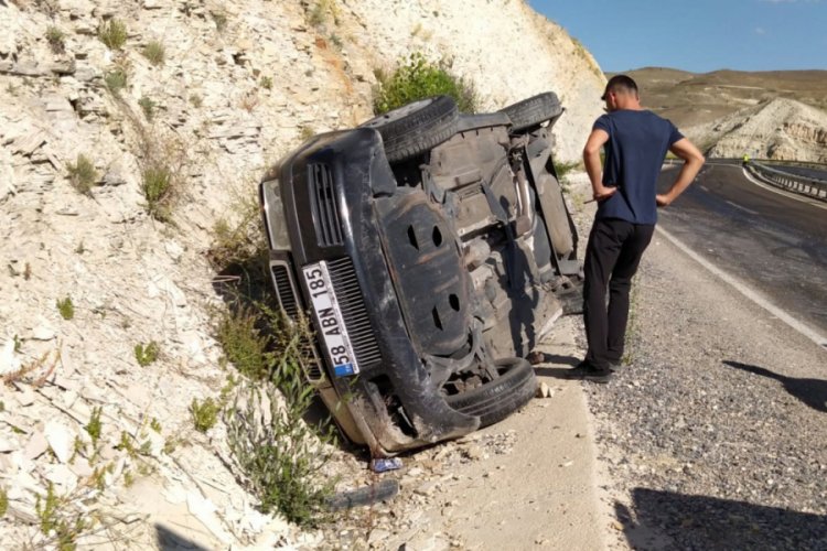 Otomobil devrildi, aynı aileden 5 kişi yaralandı