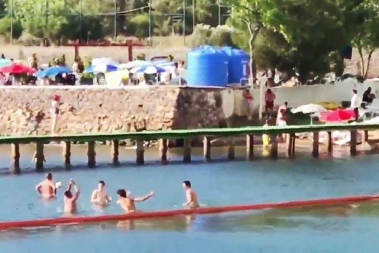 Heybeliada alev alev yandı! Vatandaş ise top oynamaya devam etti