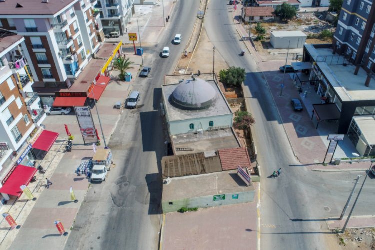 Eski cami yol ortasında kalınca harekete ge&ccedil;tiler