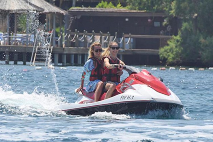 Jessica May'den jet-ski şov