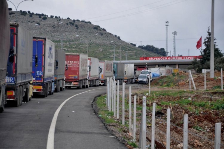Suriye'ye yardımlar Cilveg&ouml;z&uuml;'nden 1 yıl daha devam edecek