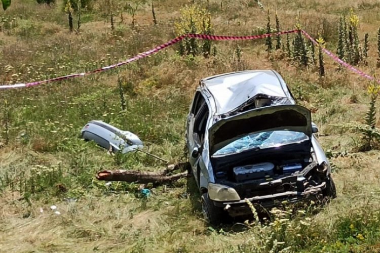Bursa'da şarampole yuvarlanan araç sürücüsü hayatını kaybetti
