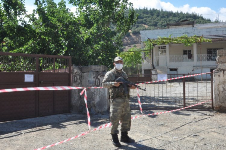 Testi pozitif &ccedil;ıktı, 'ge&ccedil;miş olsun'a gelen 27 kişi karantinaya alındı