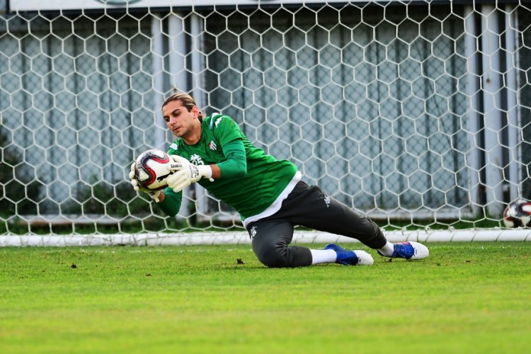 Bursaspor'un file bek&ccedil;isi Akbaba kalesinde devleşti