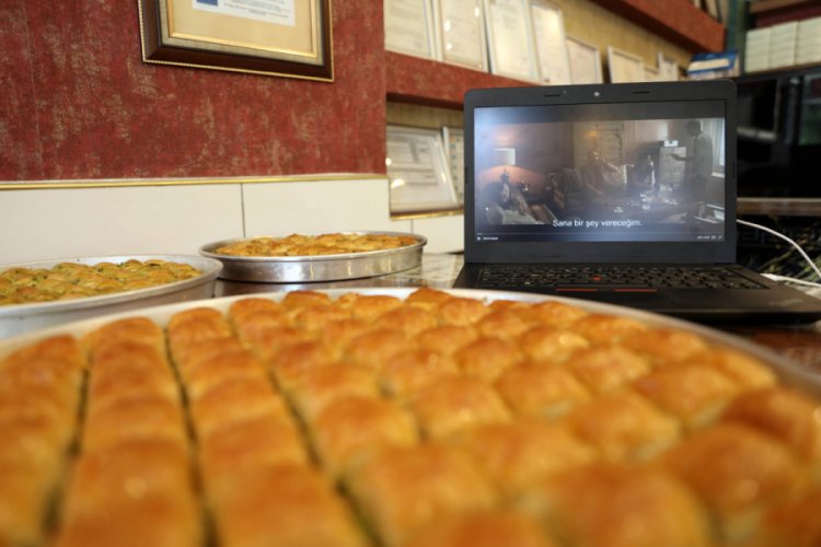 Fatma Şahin, Charlize Theron'a baklava g&ouml;nderip, kente davet etti