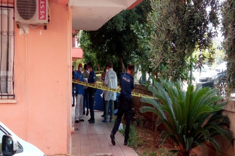 &Ouml;nce bebeğini, sonra da kendini boşluğa bıraktı