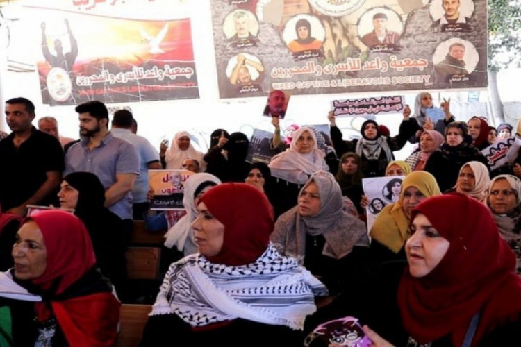 İsrail hapishanelerindeki korona tehlikesini Filistinliler protesto etti