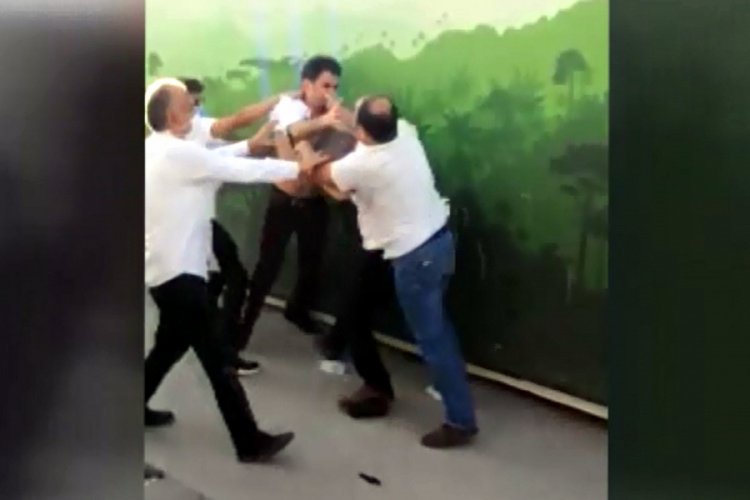 'Otob&uuml;s&uuml; yavaşlattın' kavgası!