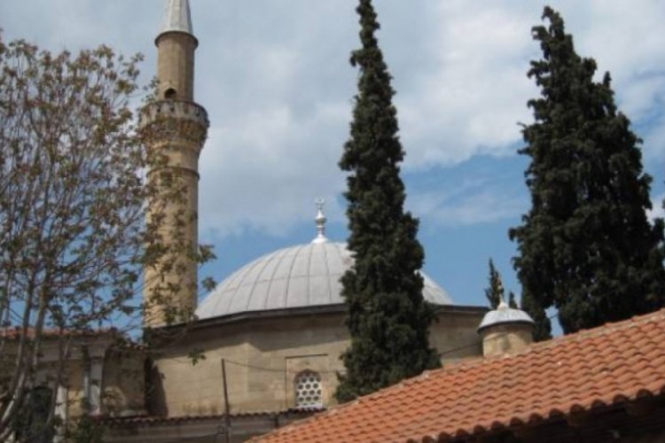 Yunanistan'da tarihi camiye saldırı