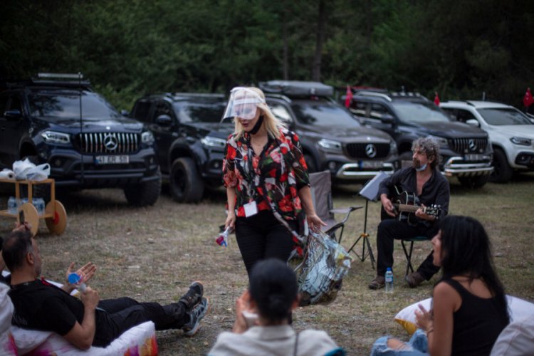 Zeliha Sunal ile doğada konser