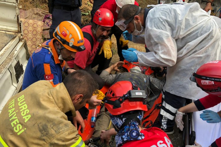 Bursa'da şelalede nefes kesen kurtarma havadan b&ouml;yle g&ouml;r&uuml;nt&uuml;lendi