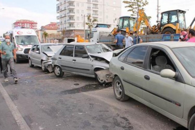 Zincirleme trafik kazası! 9 kişi yaralandı