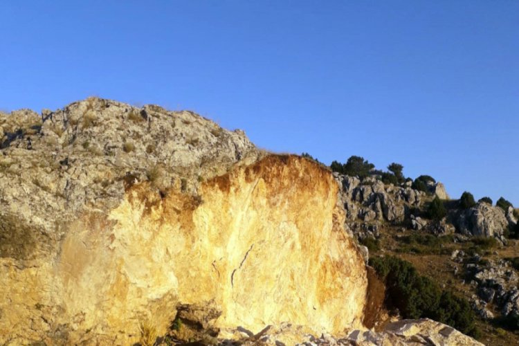 Define uğruna tonlarca kayayı patlattılar