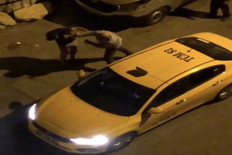 M&uuml;şterisini yumruklayan taksicinin belgesi s&uuml;resiz iptal edildi