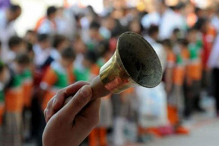 Teneff&uuml;ste T&uuml;rk&ccedil;e konuşan &ouml;ğrenciye ceza verdiler
