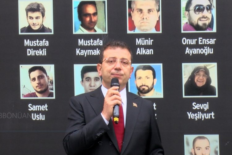 İBB &ouml;n&uuml;nde 15 Temmuz şehitleri i&ccedil;in anma t&ouml;reni d&uuml;zenlendi