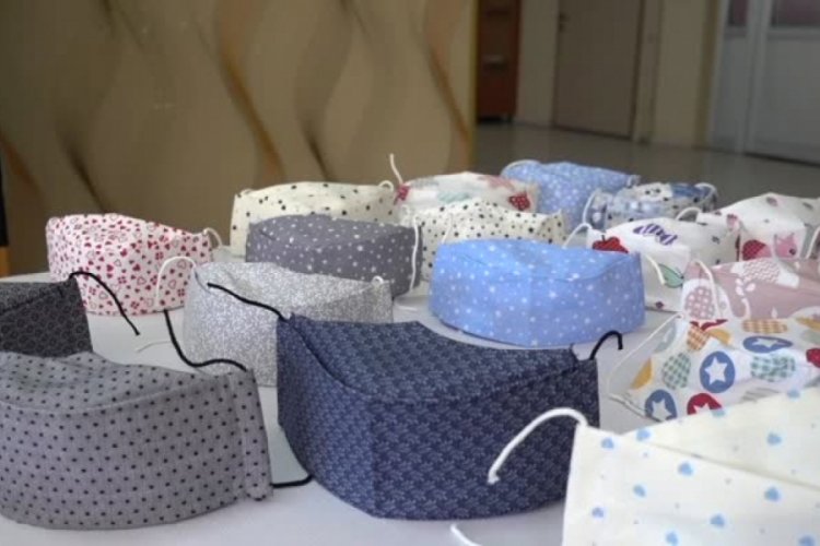 Bursa meslek lisesinde gelin, damat ve davetliler i&ccedil;in "kombin" maske &uuml;retimi