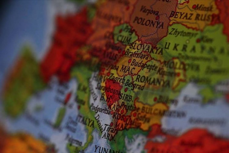Kosova-Sırbistan diyaloğu AB &ccedil;atısı altında yeniden başlıyor