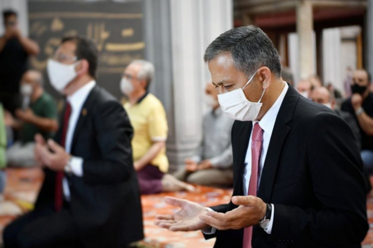 Sultanahmet Camii'nde şehitler i&ccedil;in mevlid programı d&uuml;zenlendi