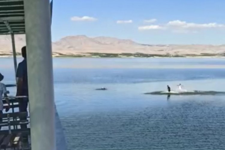 Feribot kaptanları boğulma tehlikesi ge&ccedil;iren yolcuyu kurtardı