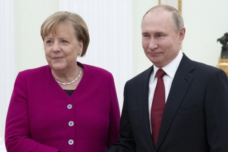 Merkel ve Putin Libya'yı g&ouml;r&uuml;şt&uuml;!