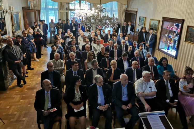 B&uuml;y&uuml;kel&ccedil;i Bağış, Prag'da 15 Temmuz'u anlattı