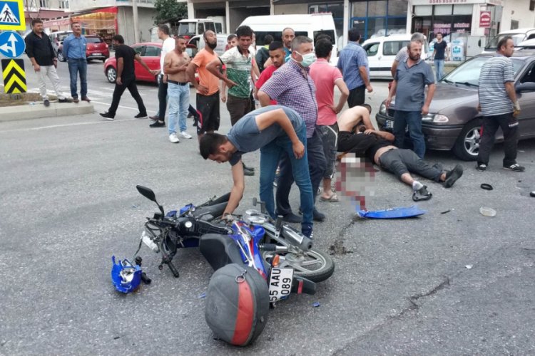 Otomobille &ccedil;arpışan motosiklet s&uuml;r&uuml;c&uuml;s&uuml; &ouml;l&uuml;mden d&ouml;nd&uuml;