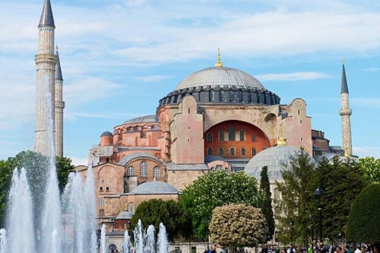Bakanlık a&ccedil;ıkladı! Ayasofya i&ccedil;in protokol imzalanacak