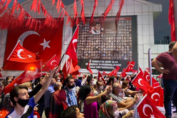 Bursalılar, darbeye direnişin d&ouml;rd&uuml;nc&uuml; yılında 15 Temmuz Demokrasi Meydanı'nı doldurdu&nbsp;