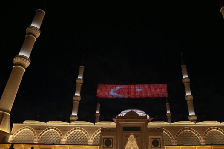 B&uuml;y&uuml;k &Ccedil;amlıca Camisi'nde 15 Temmuz şehitleri i&ccedil;in mevlit okutuldu