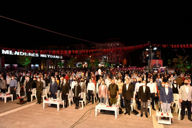 Bursa Mustakemalpaşa 15 Temmuz'da yine tek y&uuml;rek oldu