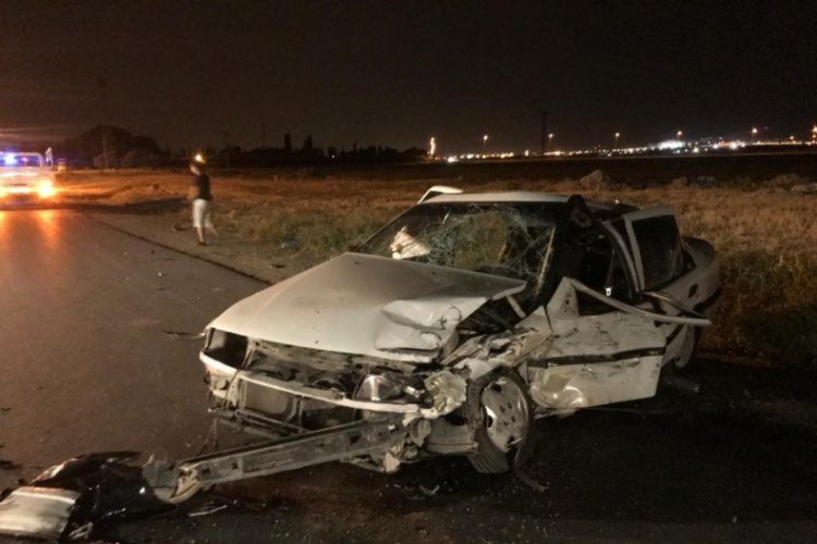Hafif ticari ara&ccedil;la otomobil kafa kafaya &ccedil;arpıştı: 2'si ağır 5 yaralı